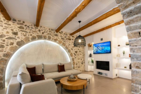 Petrino Two-Bedroom House in Mirthios